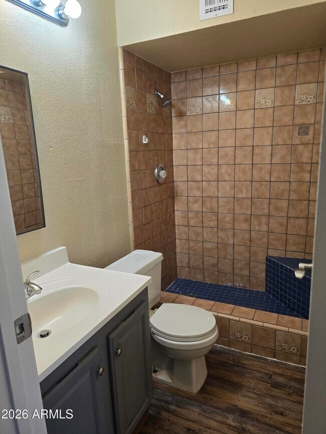 Building Photo - 9002 W Roma Ave