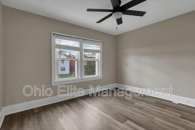 Building Photo - 618 Lilley Ave