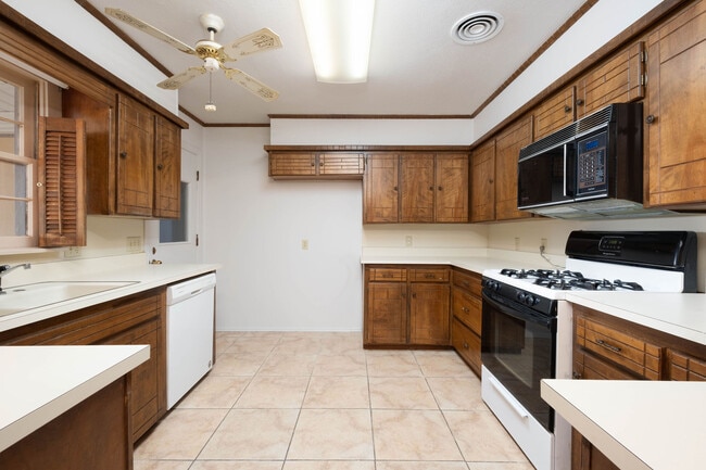 Building Photo - 2050 S Bowie St