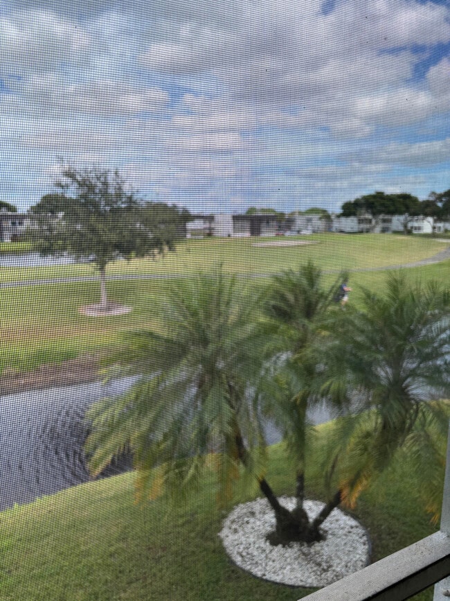 Building Photo - 88 Capri B