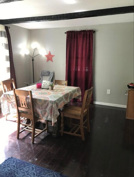 Building Photo - 313 Male Ave