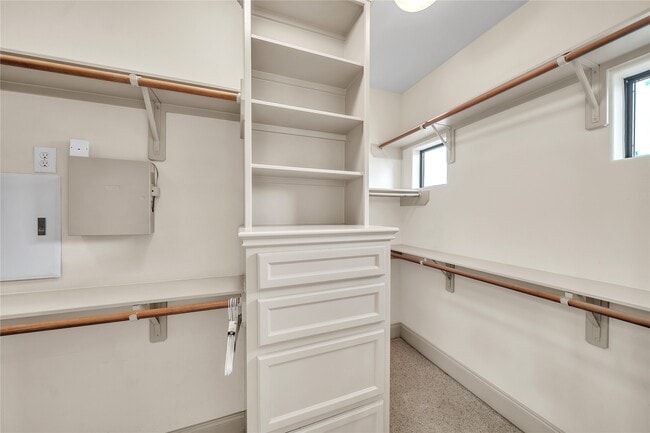 Building Photo - 2318 Camden Dr