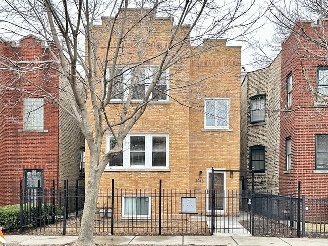 Primary Photo - 3045 W Addison St