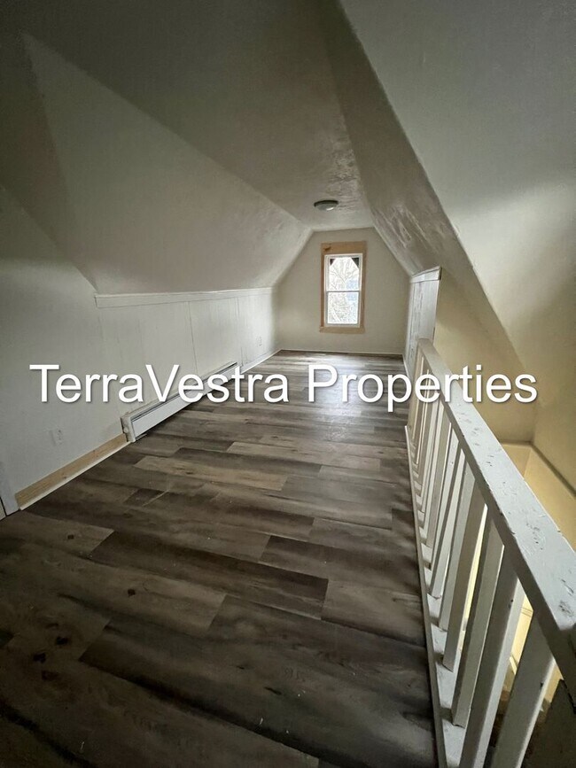 Building Photo - 601 E Mulberry St