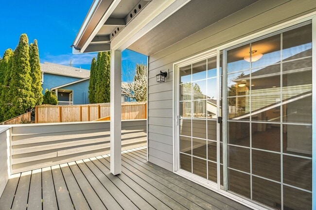Building Photo - Beautifully Finished Home In A Great Location!