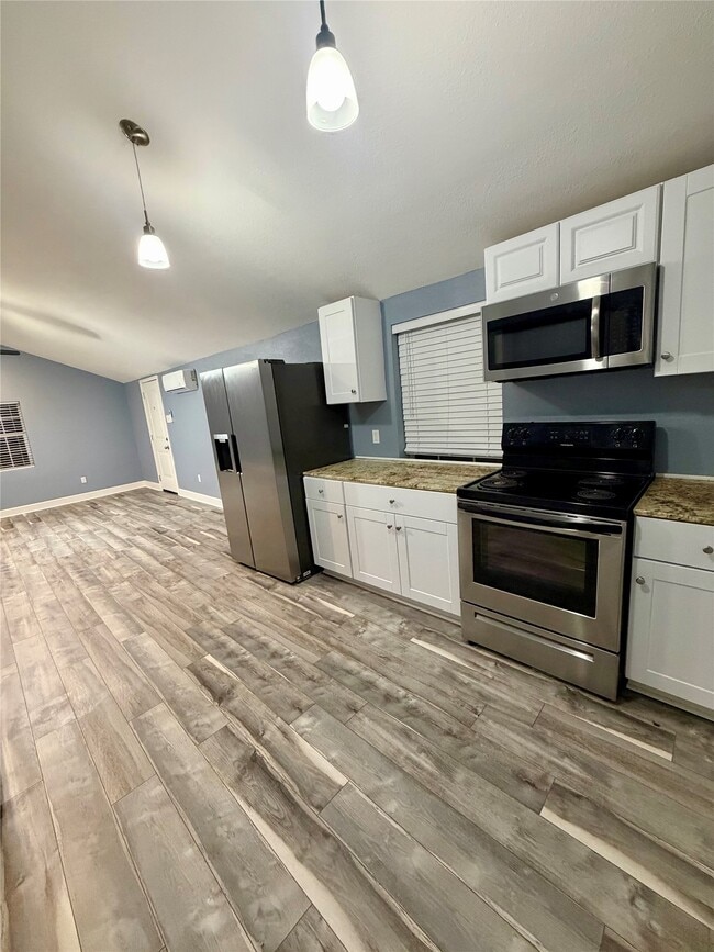 Building Photo - 2322 Central St