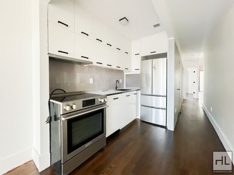 Building Photo - Carroll Gardens 2-Bed 1-Bath / In Unit W&D