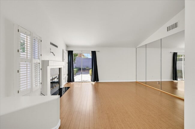 Building Photo - 313 Montcliff Ave