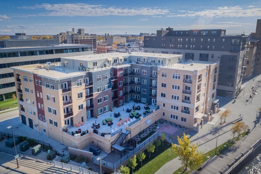 CityDeck Landing 401 N Washington St Green Bay WI 54301 Apartment Finder