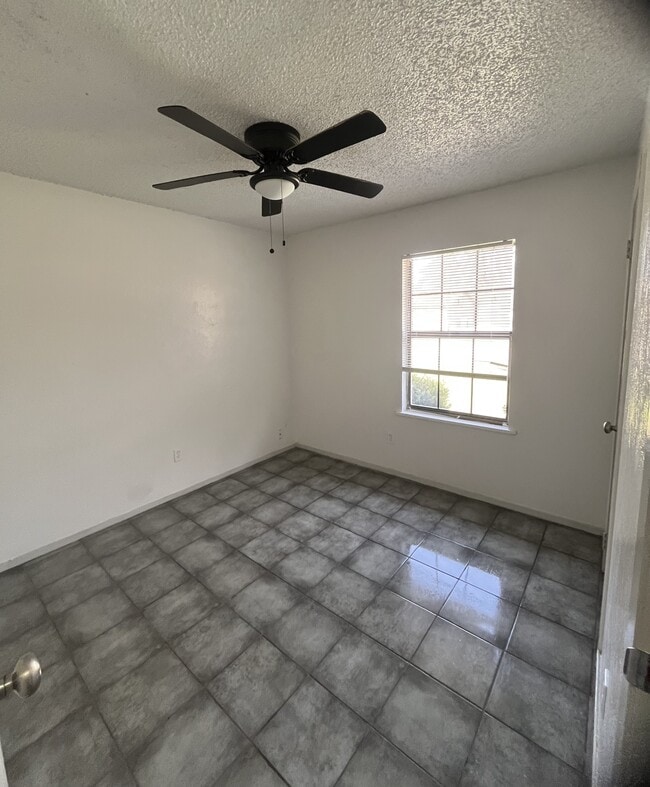 Building Photo - 409 Chapparal St