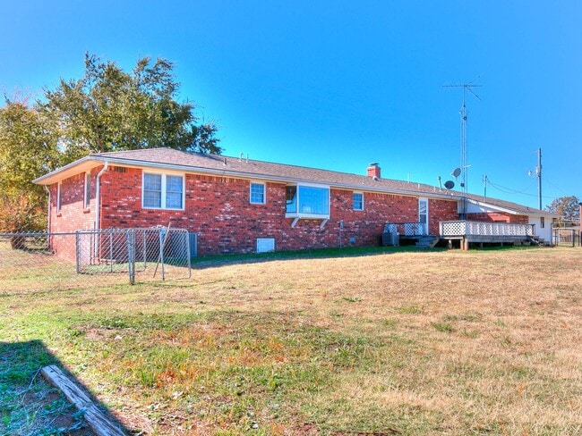 Building Photo - Beautiful 3 bed 2.5 bath home in the Country