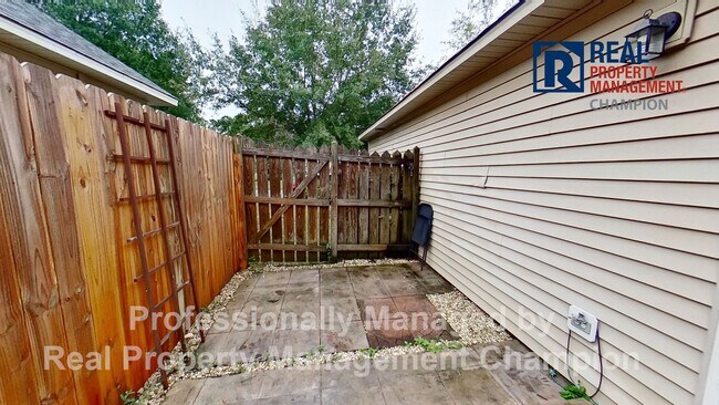 Building Photo - 811 Grathwol Dr