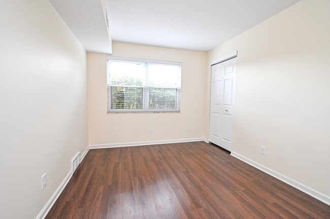 Building Photo - 4328 Villa Dr