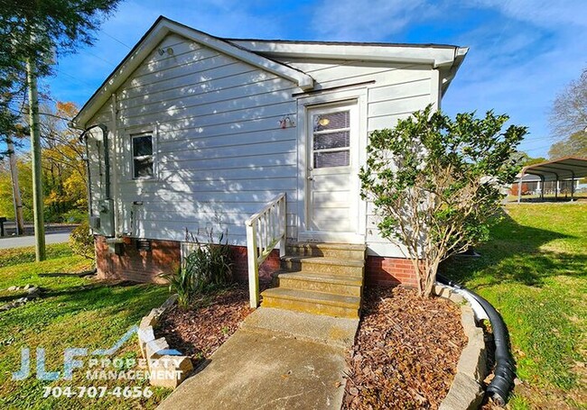 Building Photo - Cute 2 Bed/1 Bath Ranch in Kannapolis!