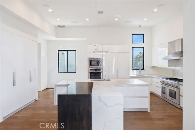 Building Photo - 332 Avenue E