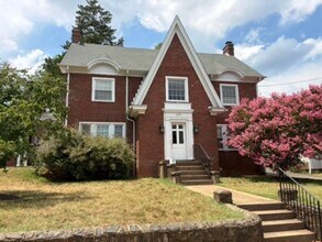 Building Photo - Beautiful North Downtown Residence with Modern Updates and Prime Location