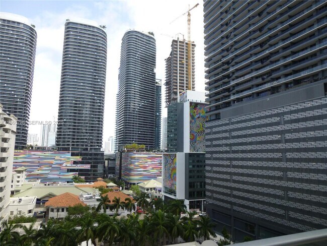 Building Photo - 1100S S Miami Ave