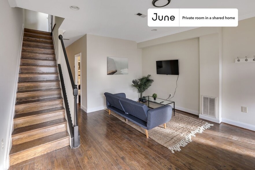 Building Photo - Room in Shared 3 bed/2.5 bath home in Columbia Heights