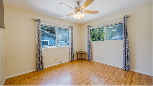 Building Photo - 4 Bedroom 2 Bath Level Entry Home