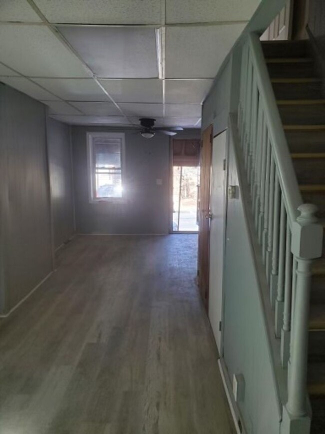 Building Photo - Cozy Remodeled Reading 3 BR/1 Bath For Ren...