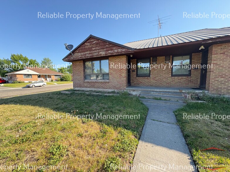 Primary Photo - 1051 Russett St