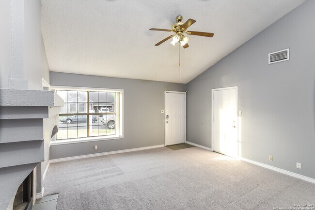 Building Photo - 5927 Catalina Sunrise Dr