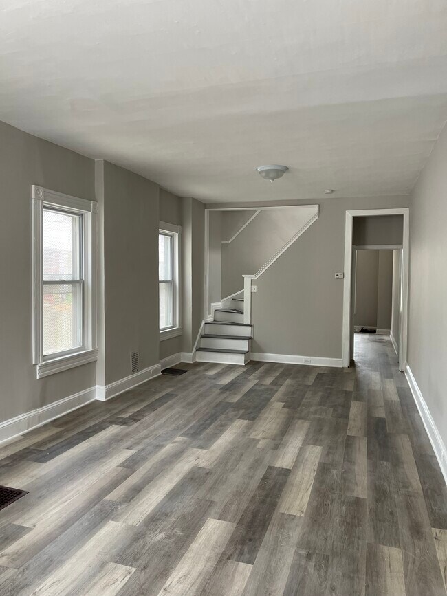 Primary Photo - 1301 Herkimer St