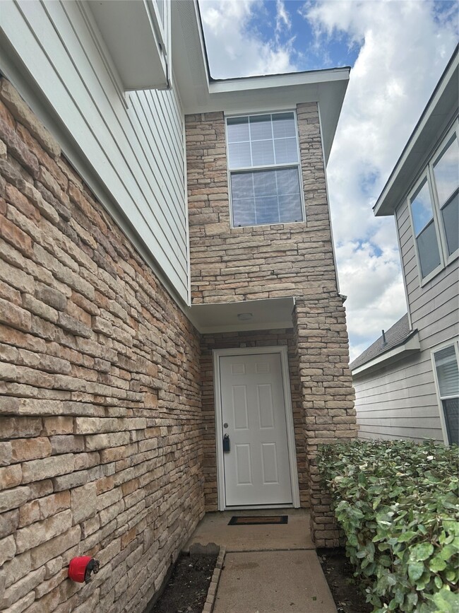 Building Photo - 7842 Winding Creek View