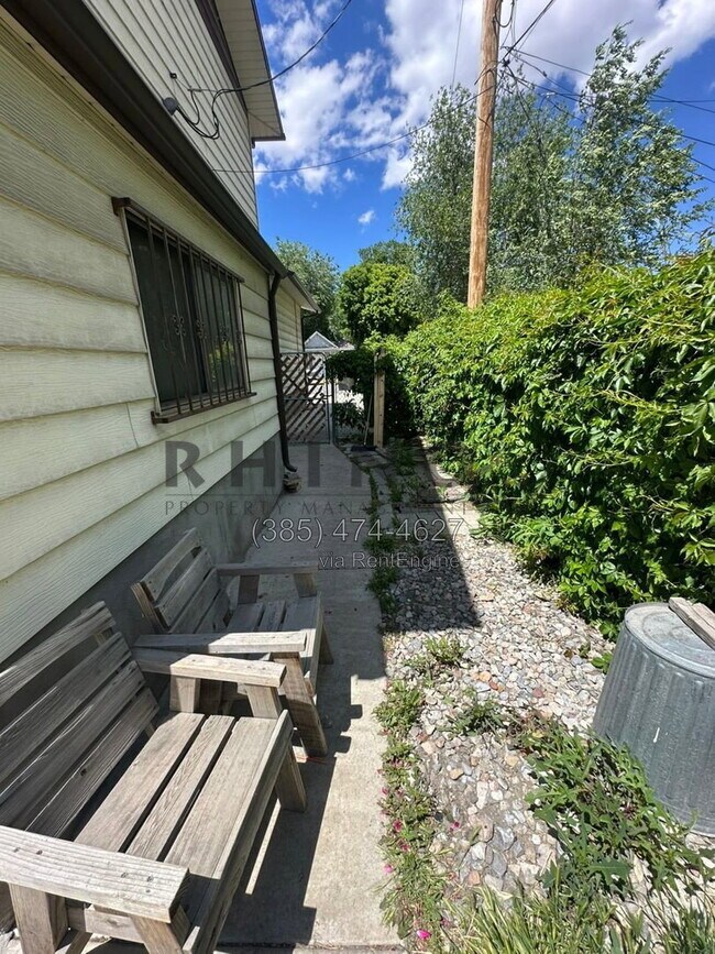 Building Photo - 825 W Arapahoe Ave