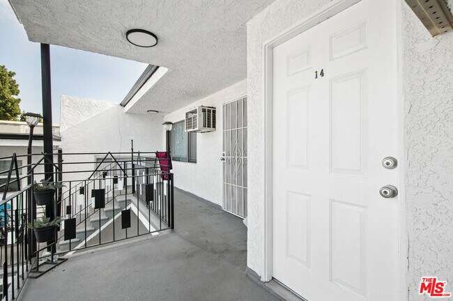 Building Photo - 8924 Van Nuys Blvd