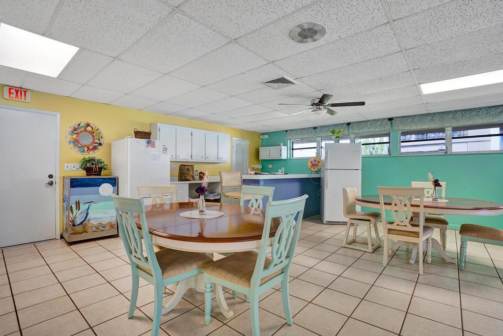 Building Photo - 1050 NW 13th St