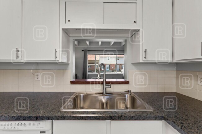 Building Photo - 12467 E Olive Ave