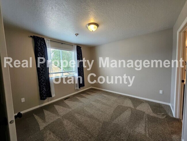 Building Photo - 81 S 220 W St