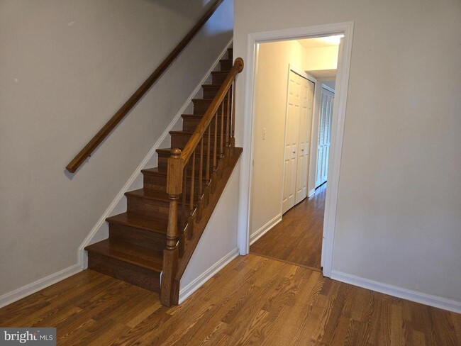 Building Photo - 206 Park Brook Ct