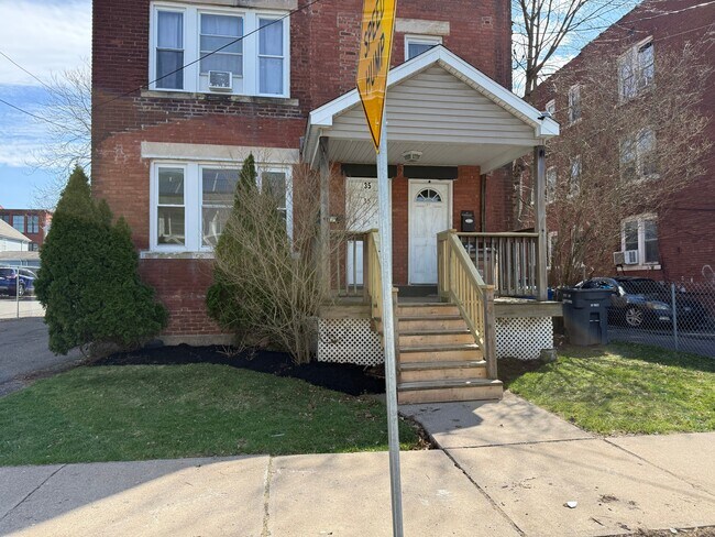 Building Photo - 35 Colonial St