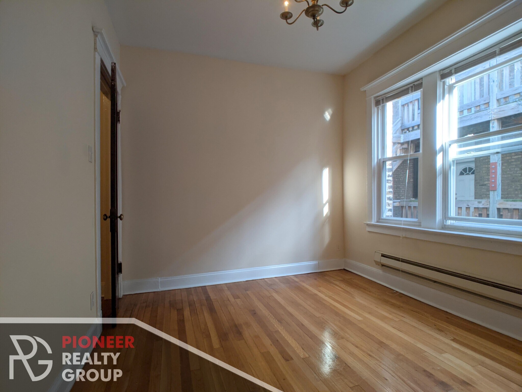 Building Photo - 4433 N Wolcott Ave