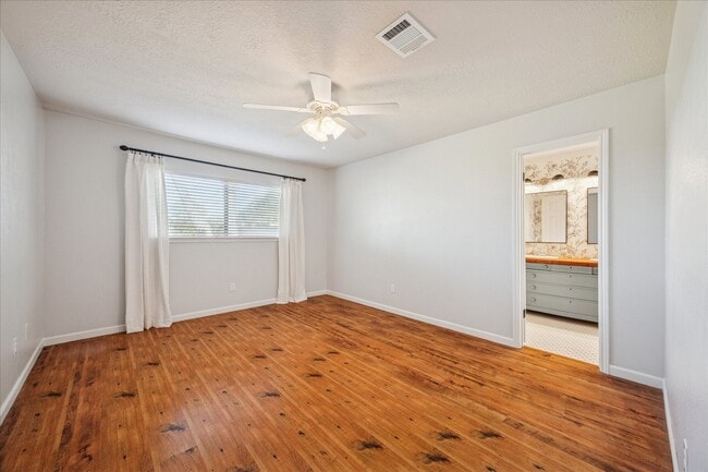 Building Photo - 2824 Meadow Brook Ct