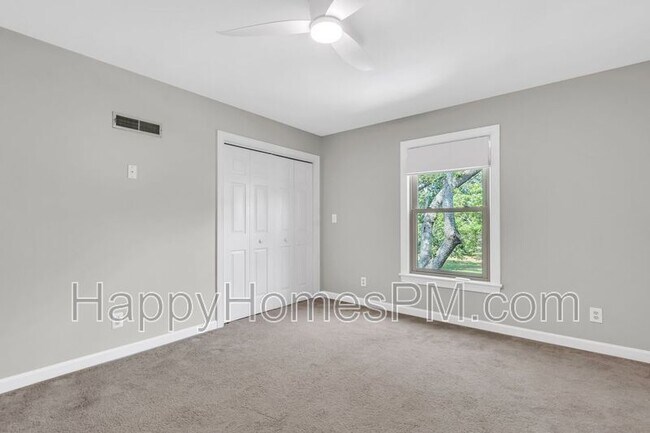 Building Photo - 236 Bayview Drive