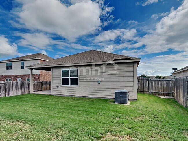 Building Photo - 1544 Park Trails Blvd