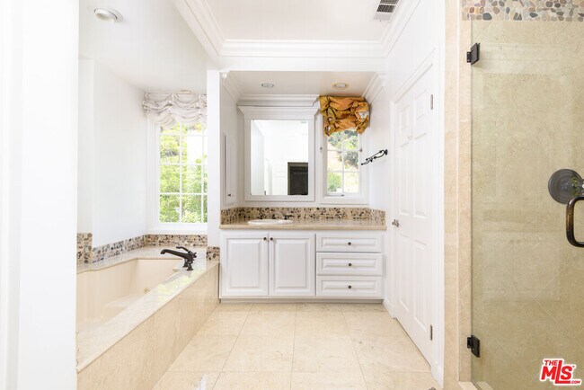 Building Photo - 2628 Mandeville Canyon Rd