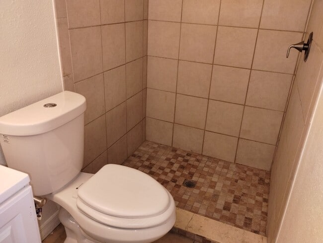 Building Photo - Charming 2BR / 2BA home with 1,455 sq ft of living space just minutes from the Gulf of America!