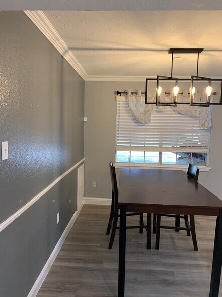 Building Photo - 1900 Peach Ave