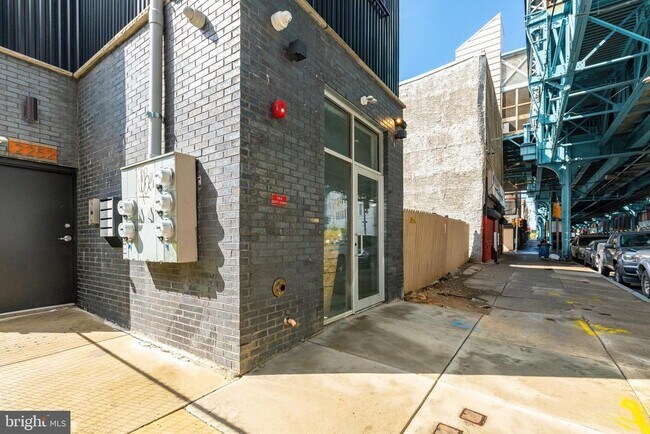 Building Photo - 2252 N Front St