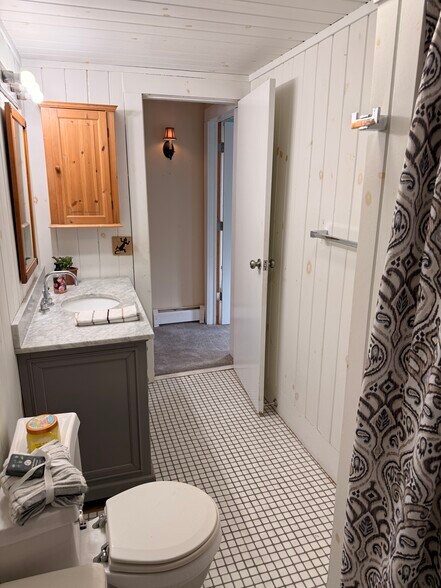 Bathroom - 20 Collins Rd