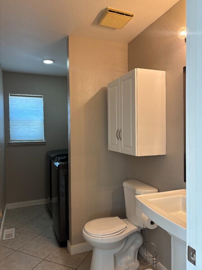 Building Photo - 430 Inverness Way