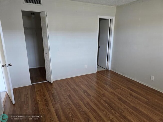 Building Photo - 7925 S Colony Cir