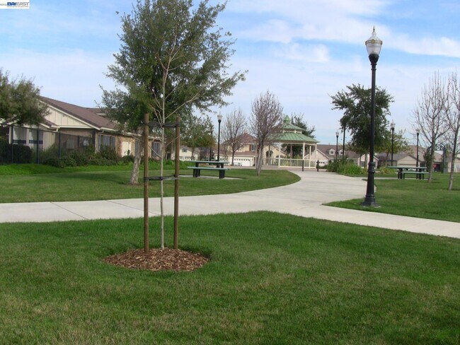 Building Photo - 1669 Marina Way