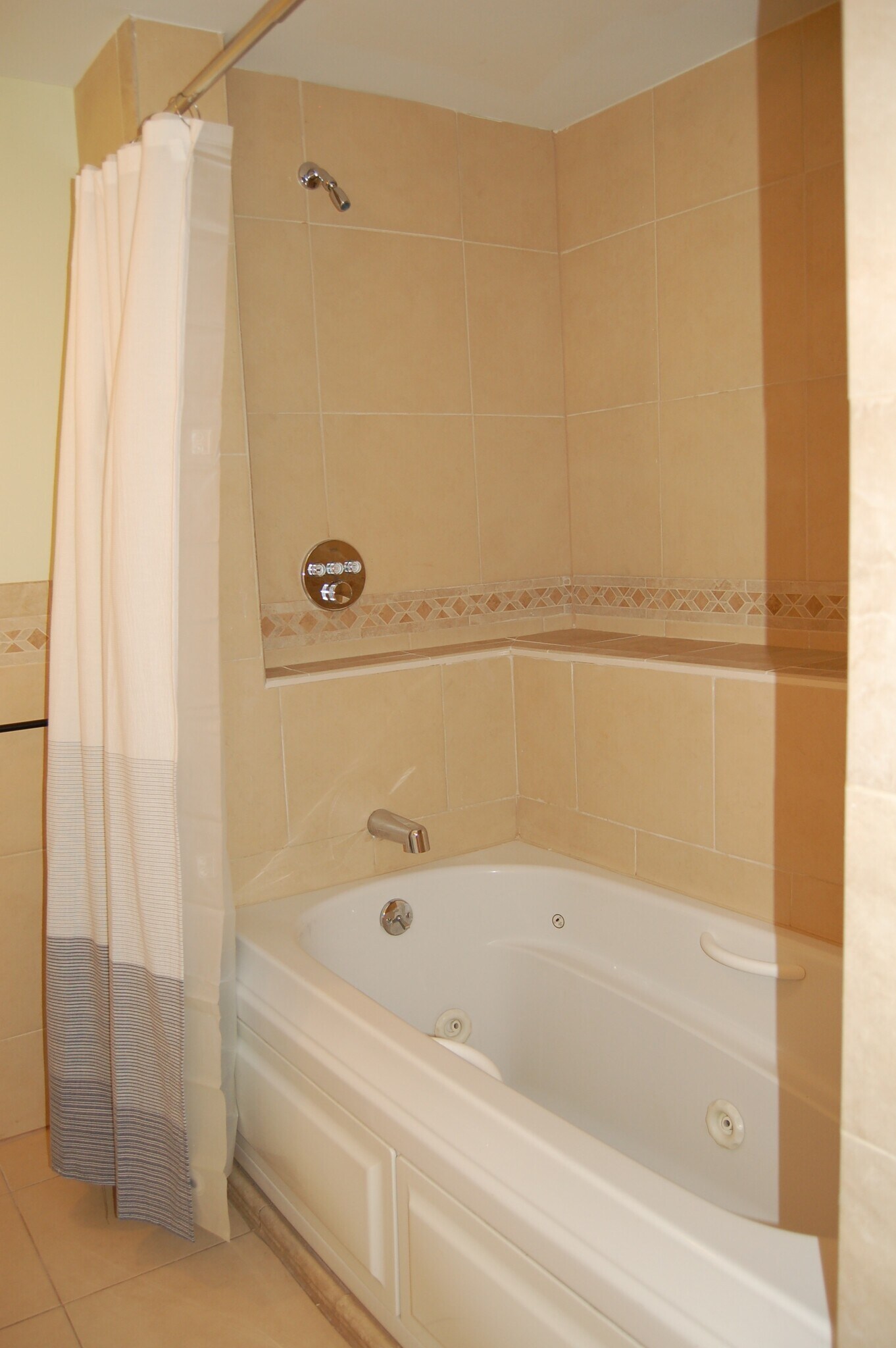 Building Photo - 16 Kent Sq