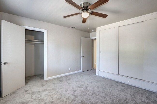 Building Photo - 5400-5402 Folsom Blvd