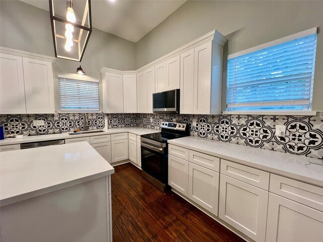 Building Photo - 282 11th St